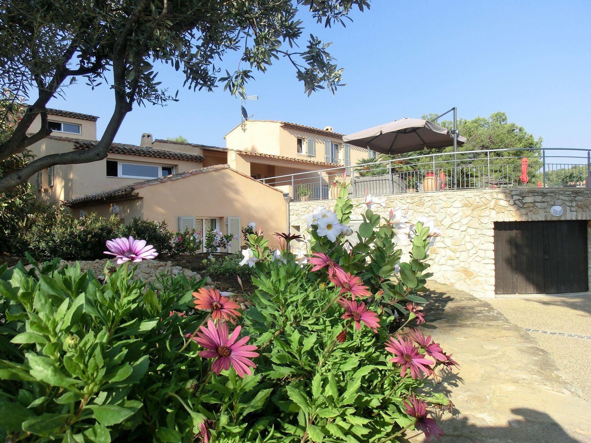 Azur Golf Bed & Breakfast 5*